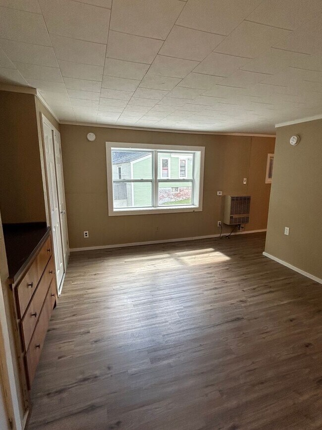 Building Photo - 141 College Ave