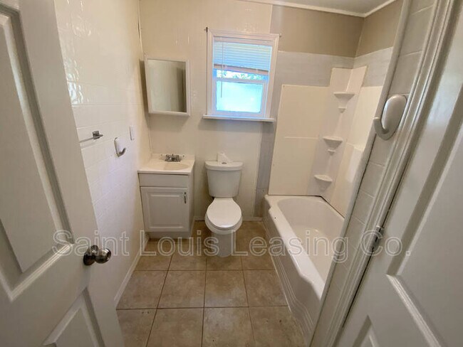 Building Photo - 3745 Dixie Dr