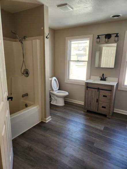 Bathroom - 5 Fountain St