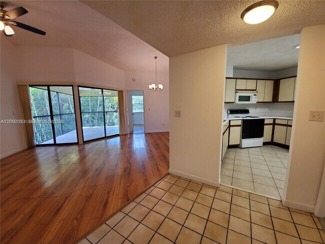 Building Photo - 805 N Franklin Ave