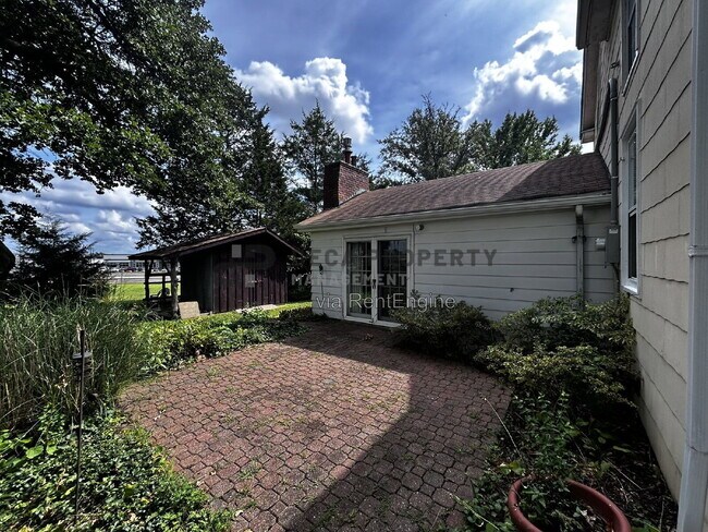 Building Photo - 9901 Arthur Ln