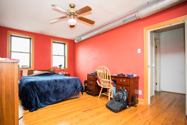 Building Photo - 421 E Carson St