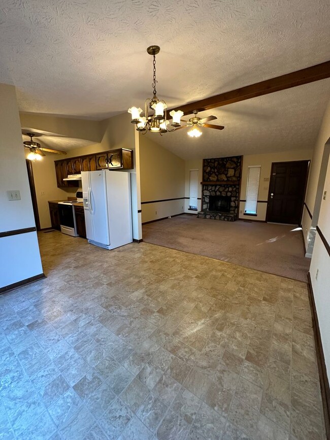 Building Photo - 5013 Buggy Ln