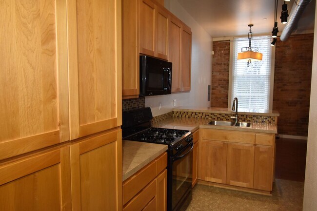 Building Photo - 211 W 1st Ave