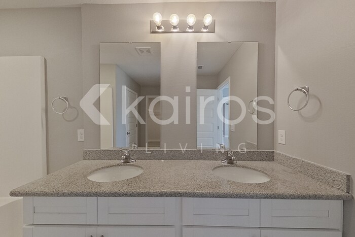 Building Photo - 4651 Malay Cir