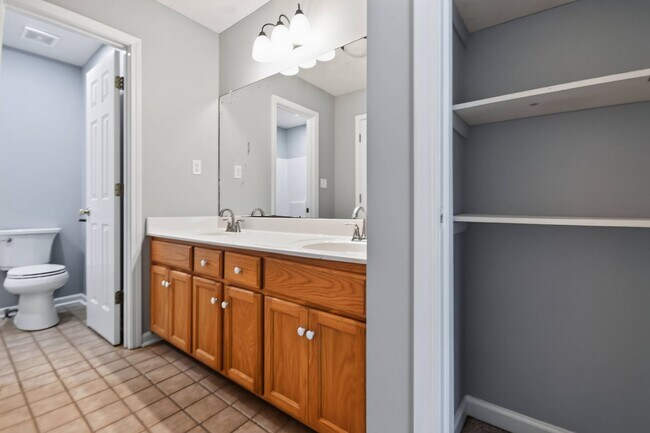Building Photo - Pet Friendly on Three Acres!