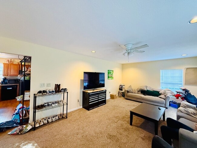 Building Photo - 424 Woodland Ave