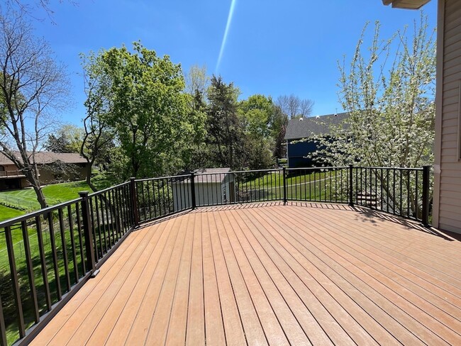 Building Photo - 640 S Park Ct