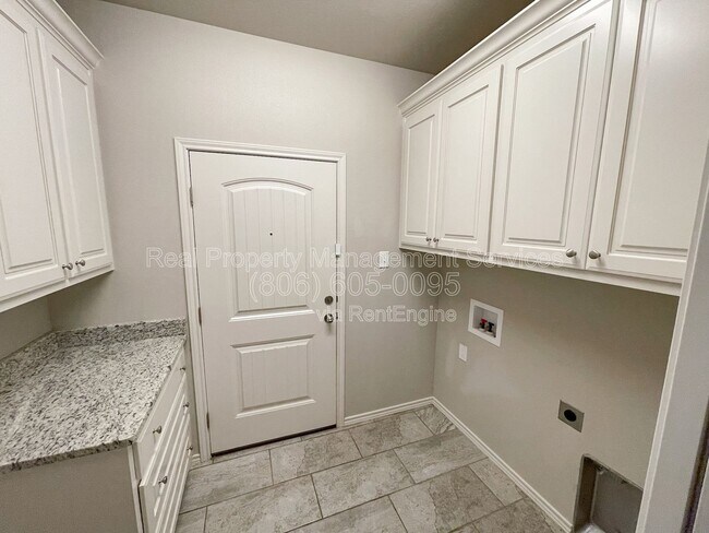 Building Photo - 11207 Akron Ave