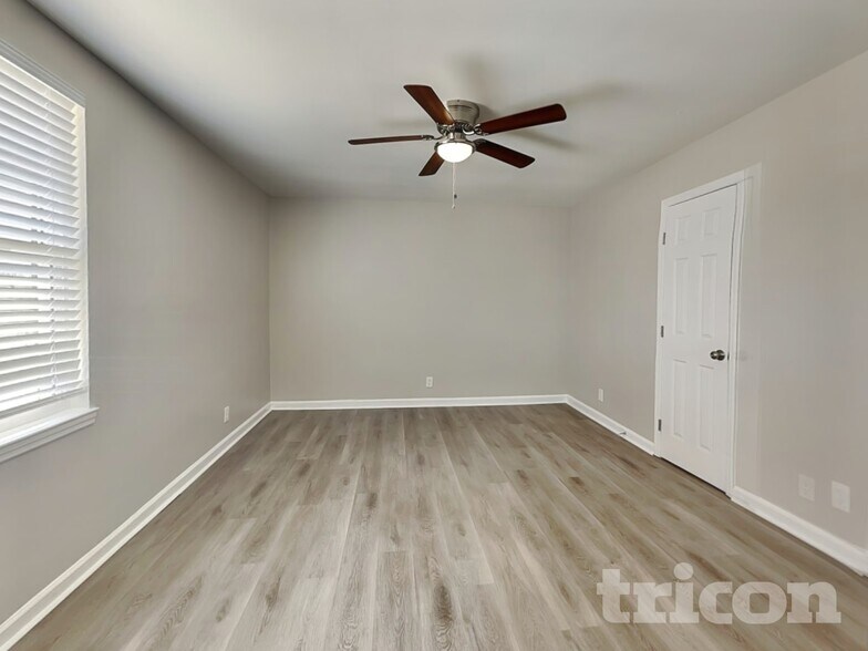 Building Photo - 213 Walnut Crest Dr