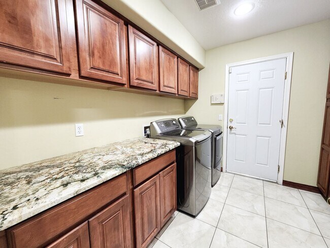 Building Photo - Marshall Ranch 5 bedroom!!  Available Now.