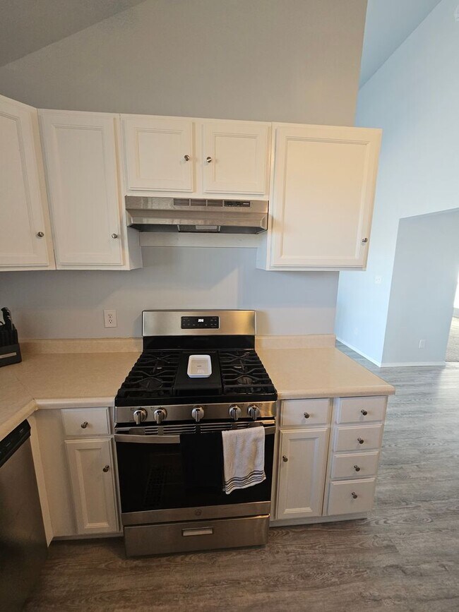 Building Photo - Beautiful, spacious single-family home