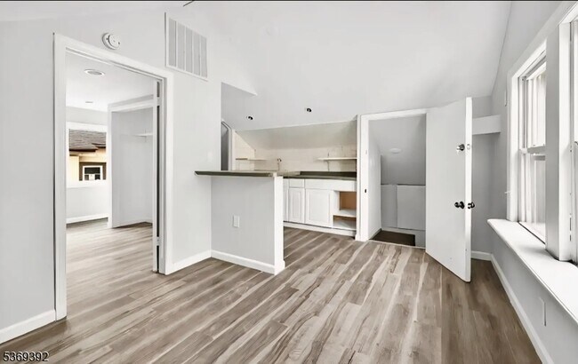 Building Photo - 27 Berkeley Pl