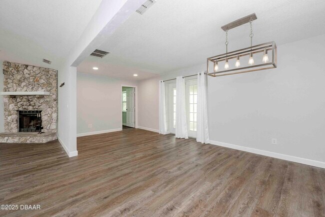 Building Photo - 6118 Del Rio Dr