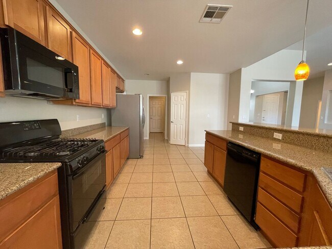 Building Photo - Beautiful Single Story Home in Gated Commu...