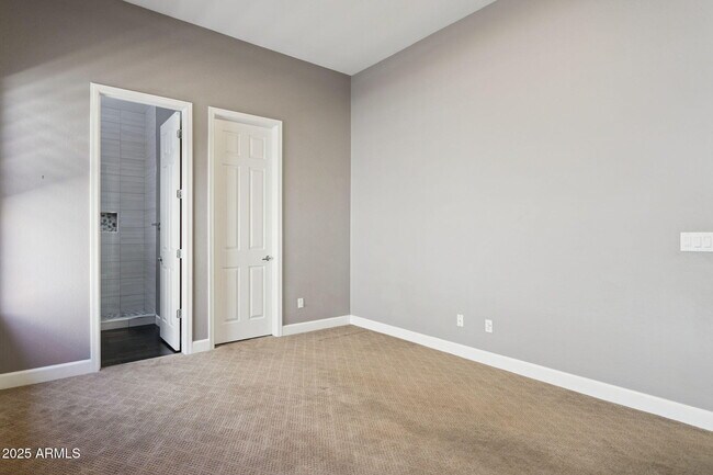 Building Photo - 14216 S 5th St