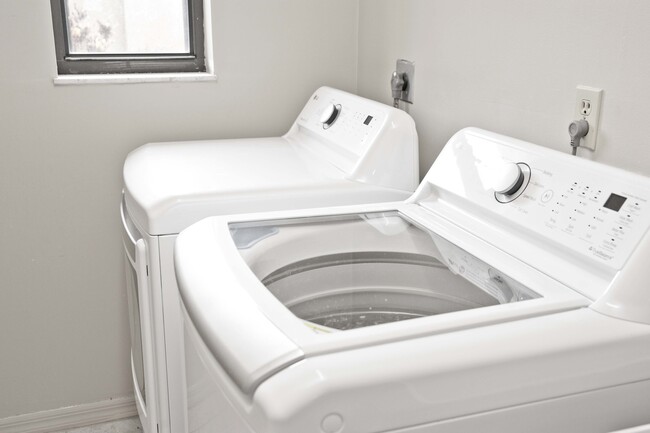 Washer & Dryer in Laundry Room on premises - 722 SE Thanksgiving Ave