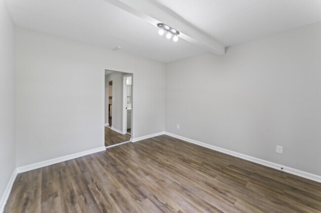 Building Photo - 321 Mill St