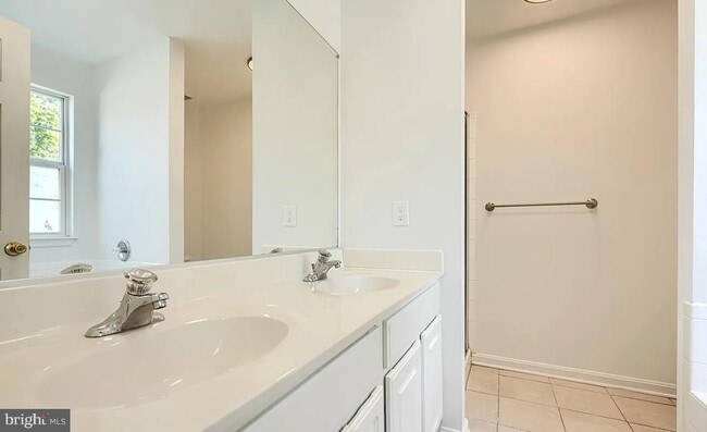 Building Photo - 4 Maya Way