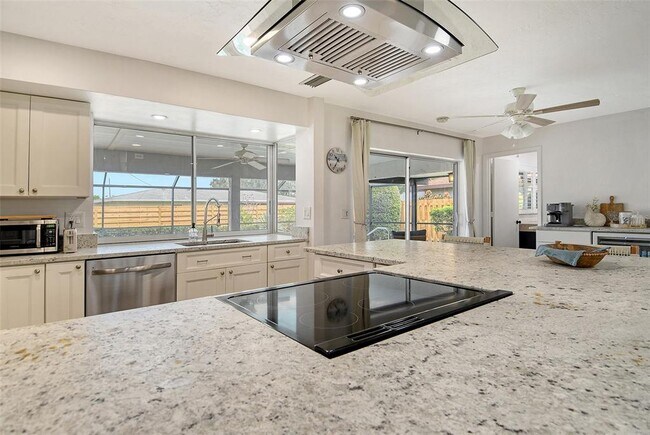 Building Photo - 6722 Roxbury Dr