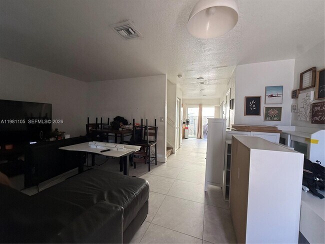 Building Photo - 2032 NE 167th St