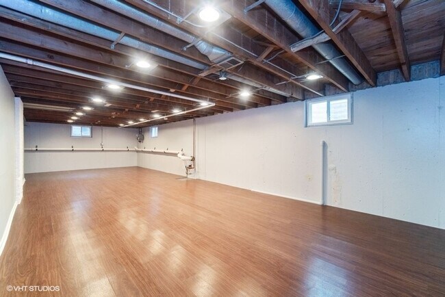 Building Photo - Renovated 3 bedroom home in award winning ...