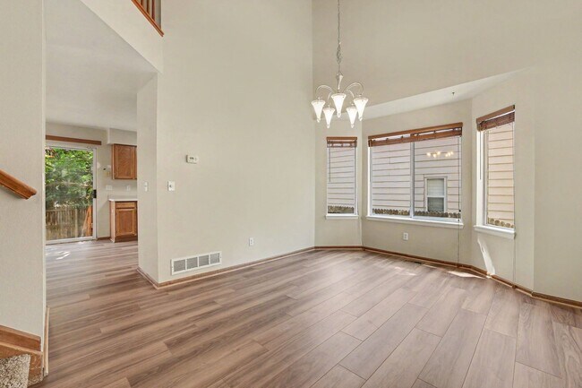 Building Photo - Spacious 5 Bedroom Home with Fenced Yard & 2 Car Garage