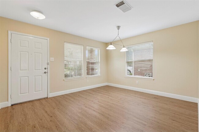 Building Photo - 8907 Grand Villa Ln