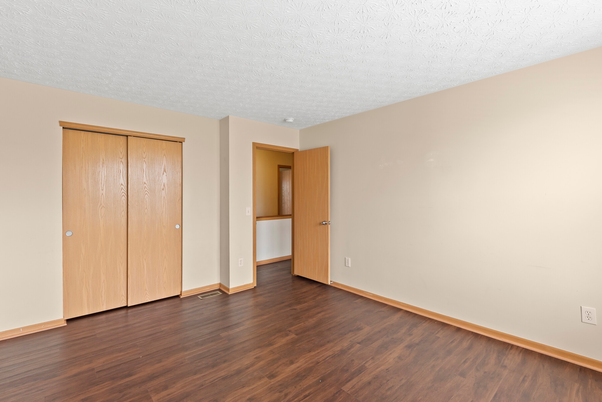 Building Photo - 6306 Pompano St