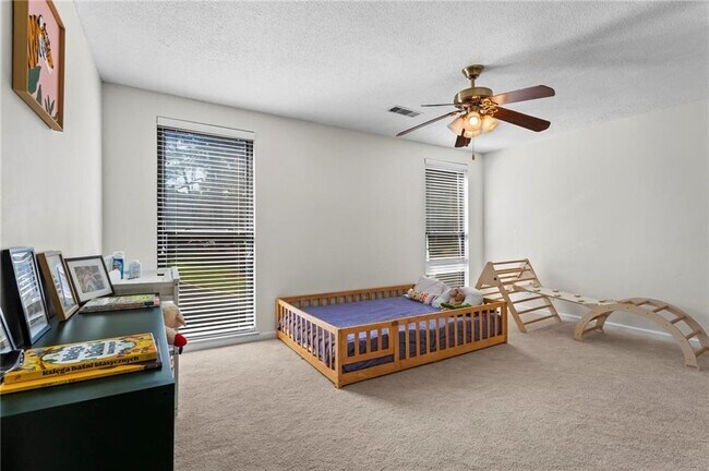 Building Photo - 1028 Riverbend Club Dr SE