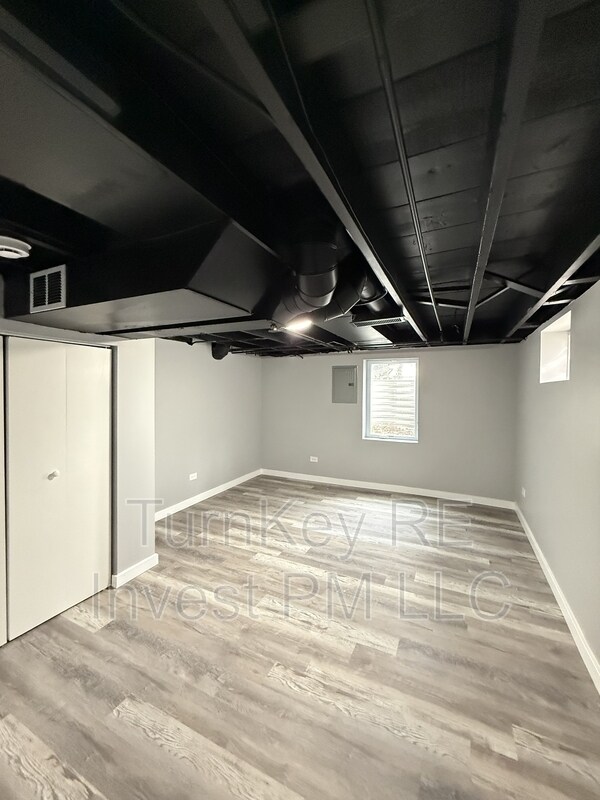 Building Photo - 18227 Center Ave