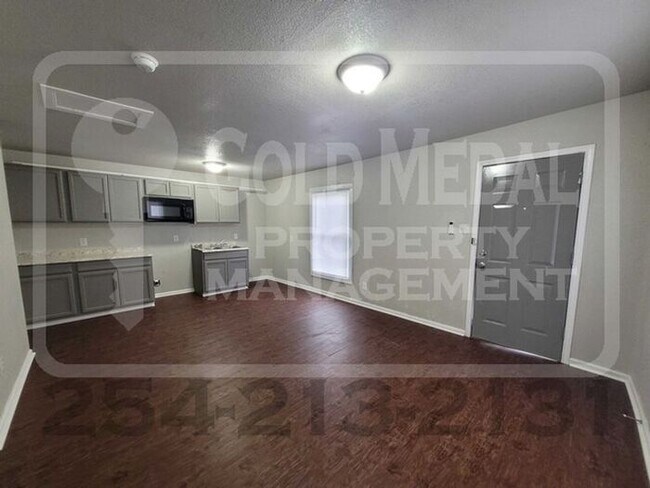 Building Photo - 711 W Avenue B