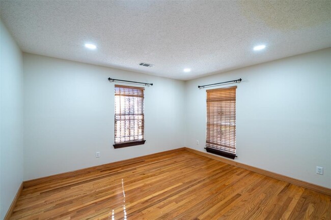 Building Photo - 9223 Marlive Ln