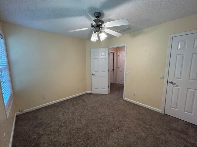 Building Photo - 3233 Glenloch Pl
