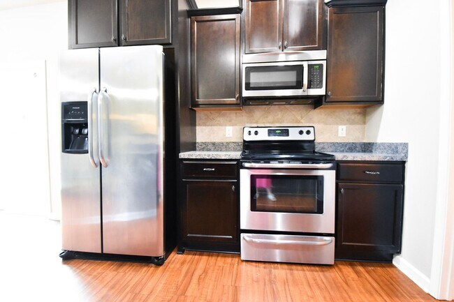 Building Photo - Coming Soon: 3 BEDROOM 2 BATHROOM - PETS C...