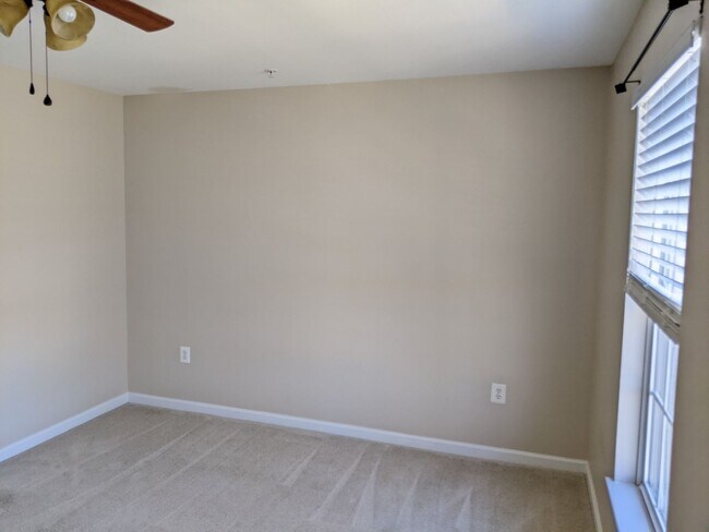 Building Photo - Updated condo in Ballenger Creek available in June!