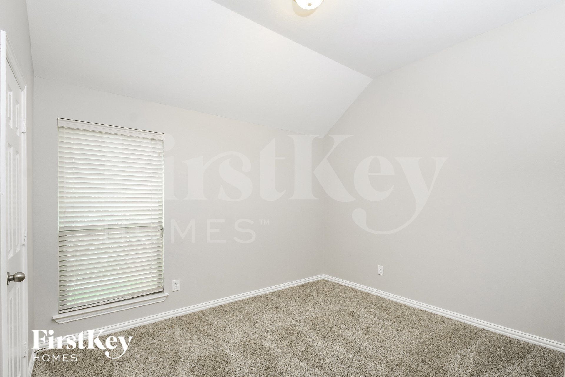 Building Photo - 1601 Lake Pine Dr