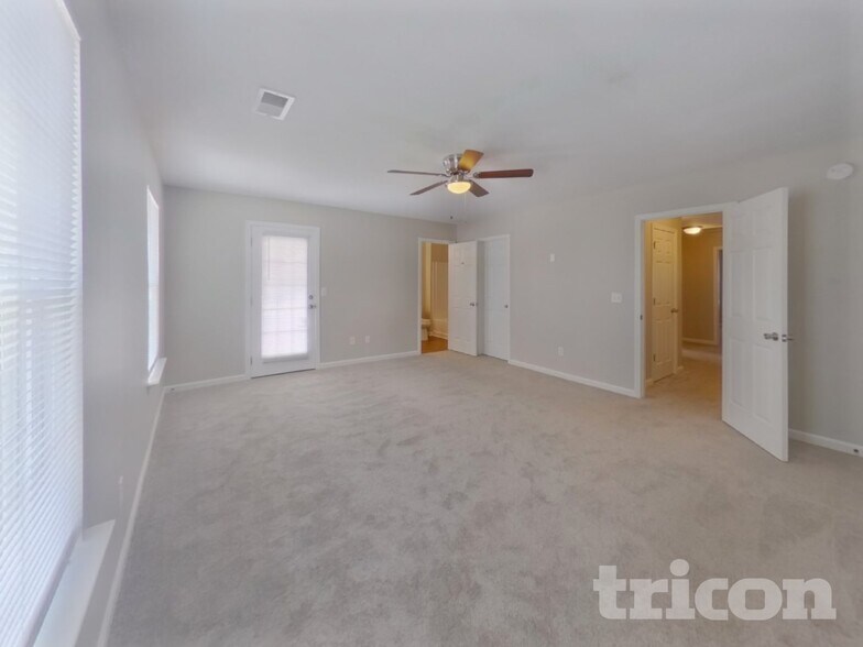 Building Photo - 318 Cavalier Ln