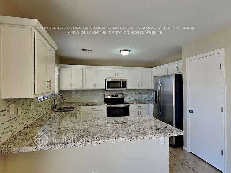 Building Photo - 16105 N 159th Dr