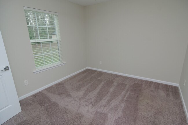 Building Photo - 129 Vermillion Dr