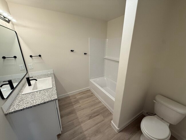 Building Photo - 1315 N Chicago Ave