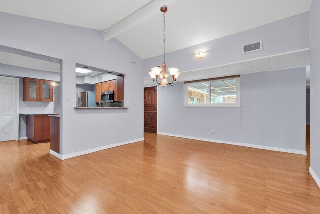 Building Photo - Charming 3-Bedroom Home in Prime Location!