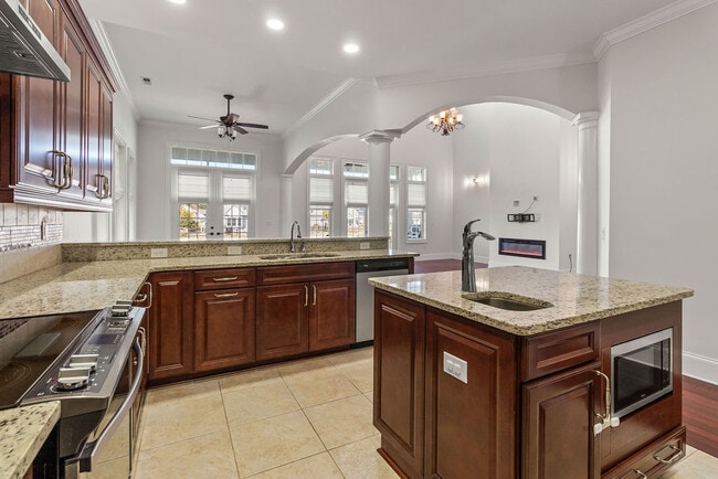 Building Photo - Crystal Water Home