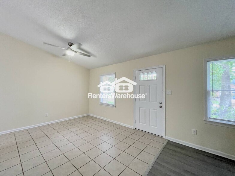 Building Photo - 965 Daniel Maloney Dr