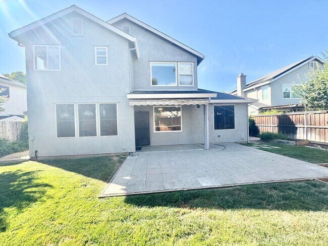 Building Photo - Beautiful 5 bed 3 bath Home in Wildhorse