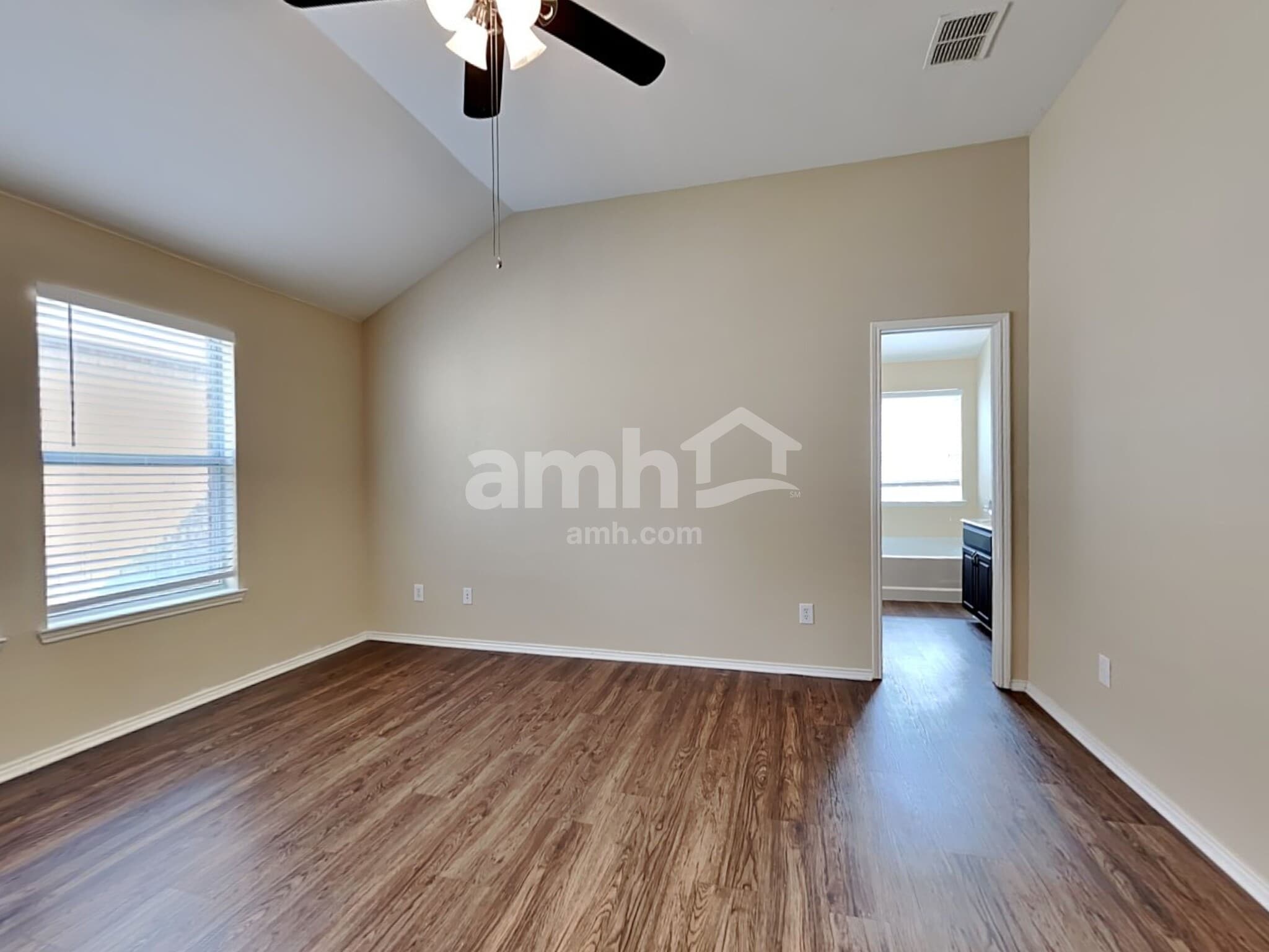 Building Photo - 2020 Fairview Dr