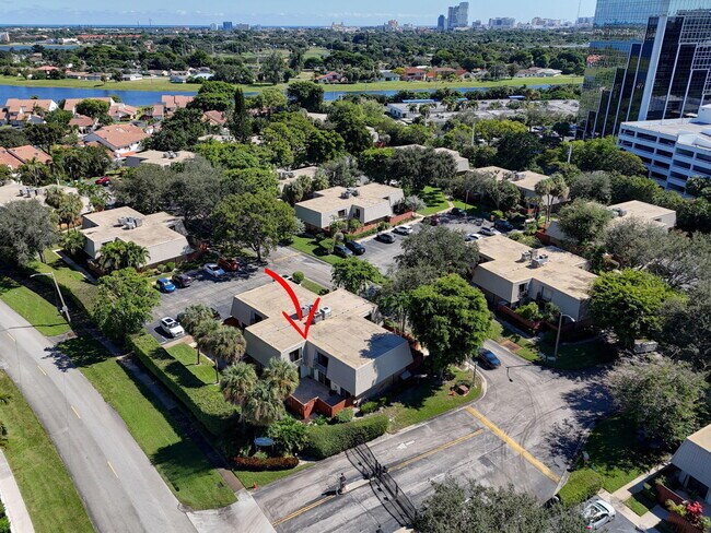 Building Photo - 1700 Embassy Dr