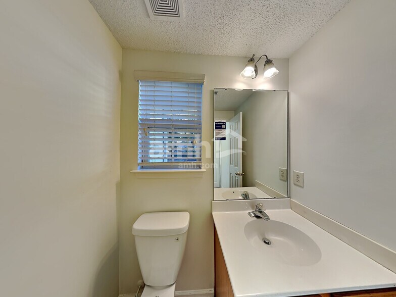 Building Photo - 5615 Waverly Lynn Ln