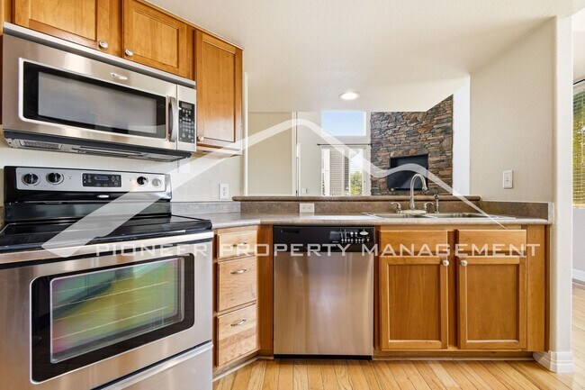 Building Photo - Awesome Townhome in Arvada