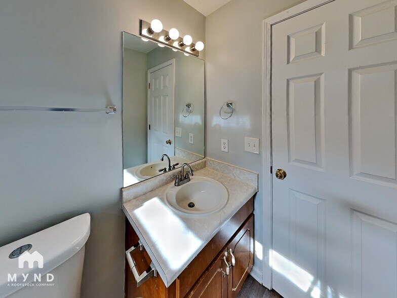 Building Photo - 45 Valley Dr